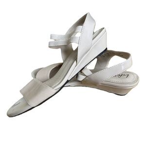 LifeStride Yolo Wedge Sandal Size 6W Taupe Beige Patent Elastic Stretch